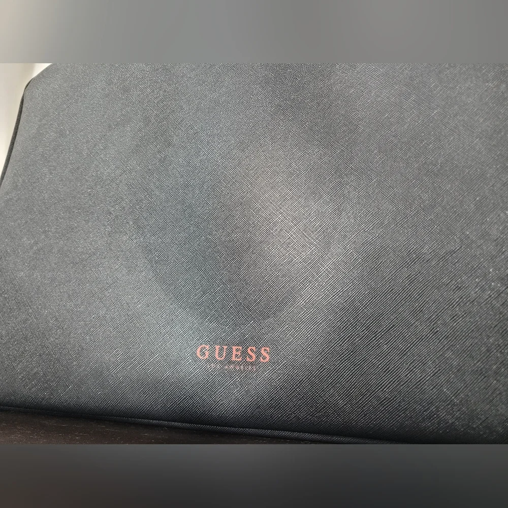 GUESS Los Angeles Black Laptop Zipper Case – Sleek Protective Sleeve for 14